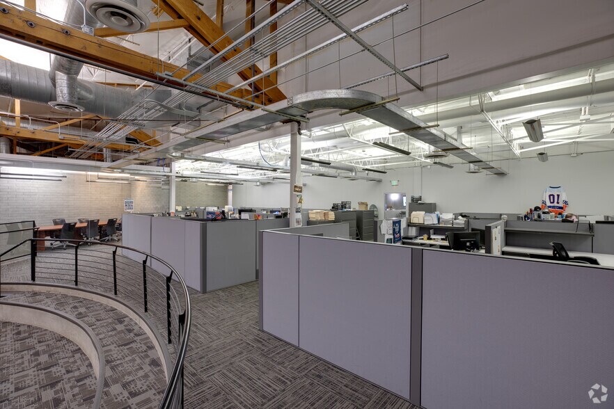 More Photos Of 4501 E McDowell Rd, Phoenix Showroom For Sale