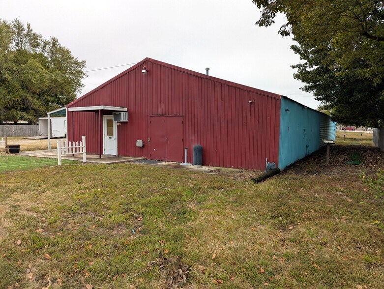 More Photos Of 22889 MO-64 Hwy, Hermitage Self Storage For Sale