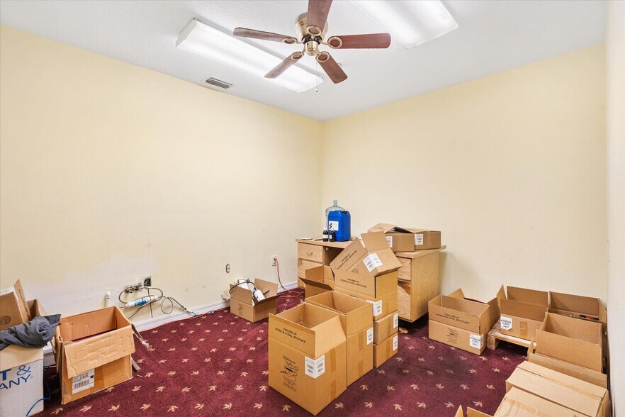 More Photos Of 1103 Thomas Ave, Leesburg Warehouse For Lease