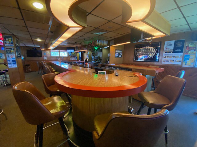 More Photos Of 1803 Main St, Green Bay Bar For Sale
