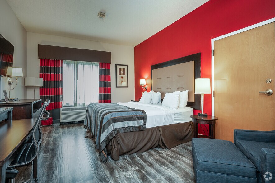 More Photos Of 2060 Eastern Blvd, Montgomery Hotel For Sale