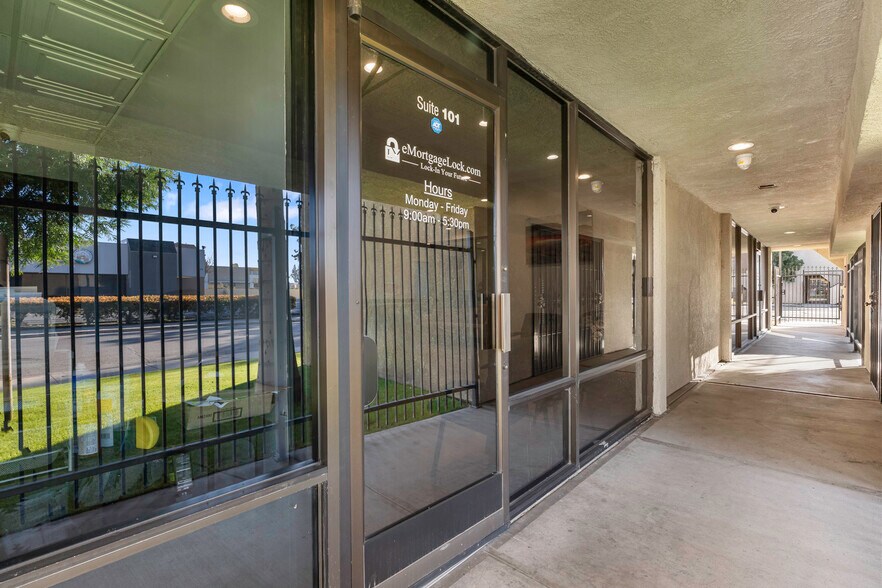 More Photos Of 4600 W American Ave, Bakersfield Office For Sale