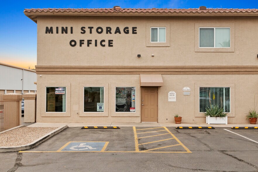 More Photos Of 13551 W Glendale Ave, Glendale Self Storage For Sale