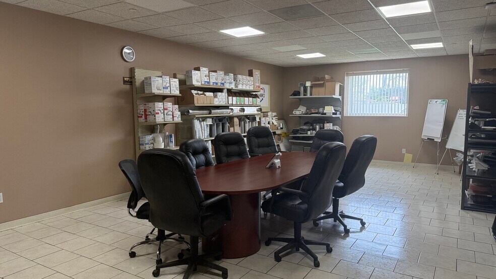 More Photos Of 115 Albany Ave, Amityville Warehouse For Lease
