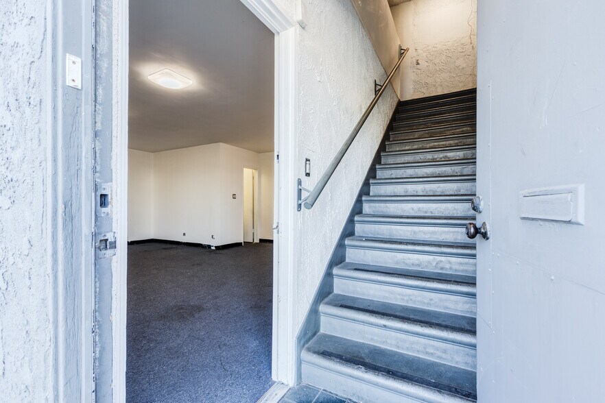 More Photos Of 8642 Venice Blvd, Los Angeles Office Residential For Sale