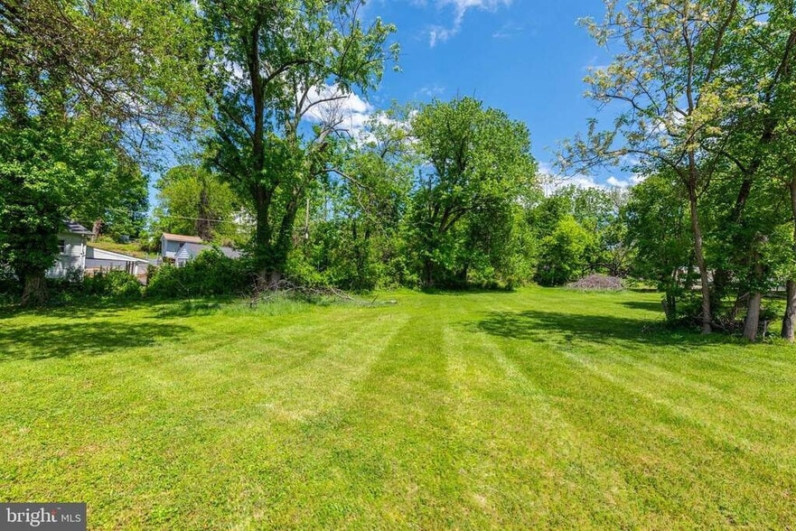 More Photos Of 6712 Dogwood Rd, Woodlawn Schools For Sale