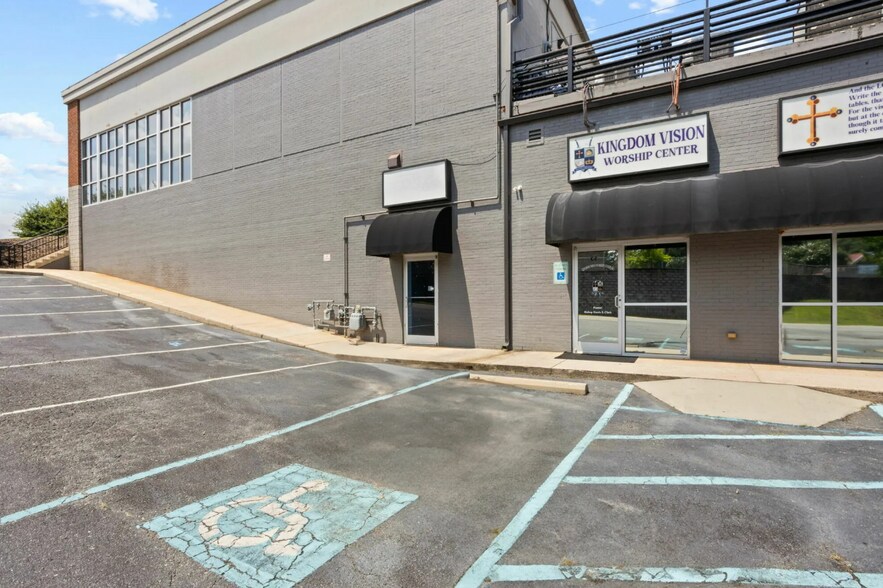 More Photos Of 3014 N Main St, Anderson Storefront Retail Office For Lease