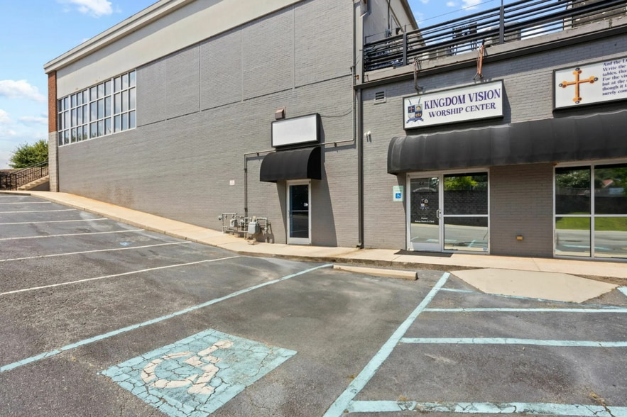 More Photos Of 3014 N Main St, Anderson Storefront Retail Office For Lease