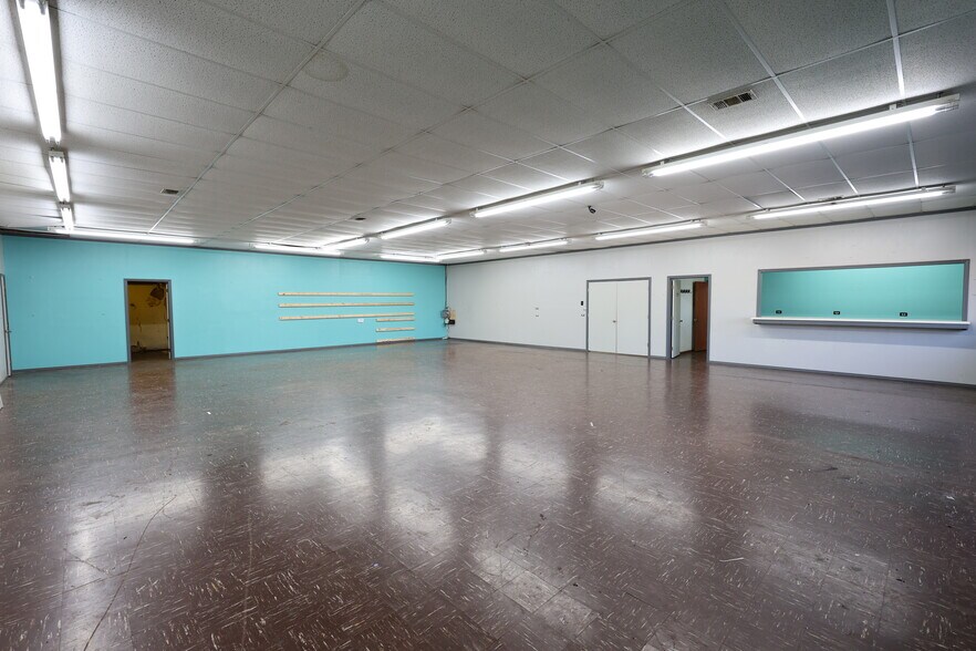 More Photos Of 801 Sandalwood Dr, Jacksonville Freestanding For Sale