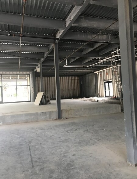 More Photos Of 409 N Oak St, Roanoke Storefront Retail Office For Lease