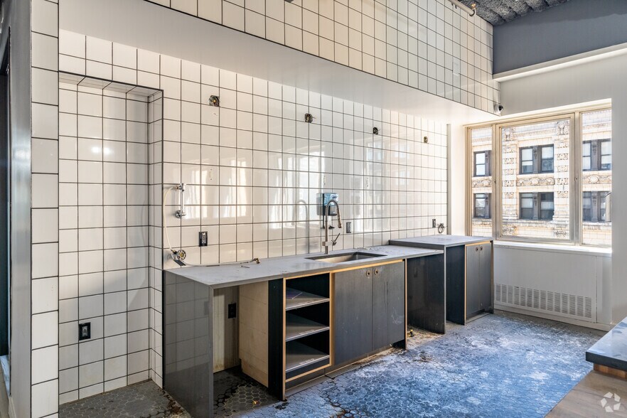 More Photos Of 195 Montague St, Brooklyn Office For Lease