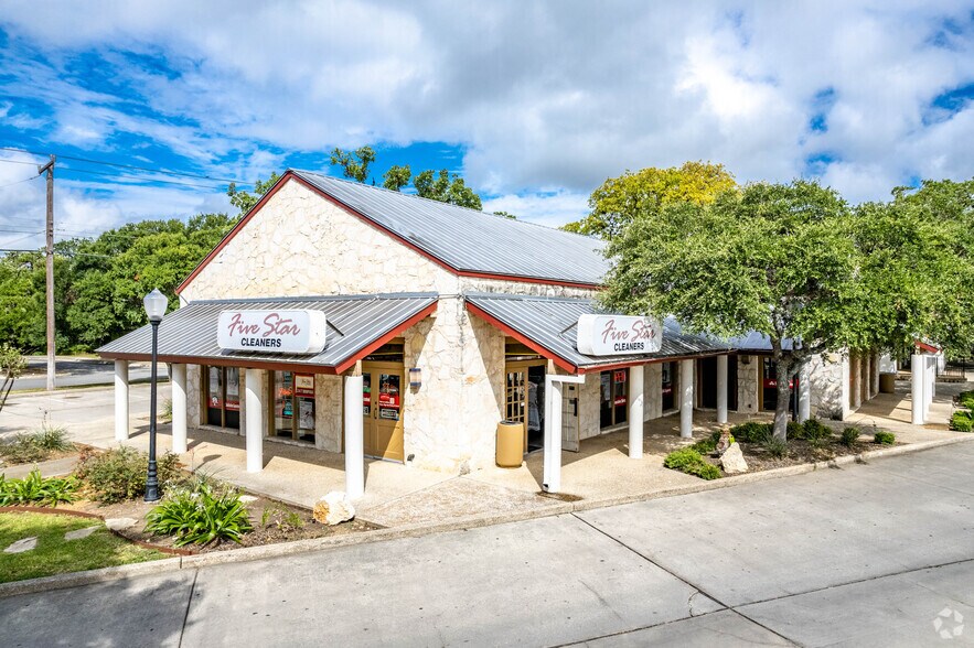 More Photos Of 2950 Thousand Oaks Dr, San Antonio Unknown For Lease
