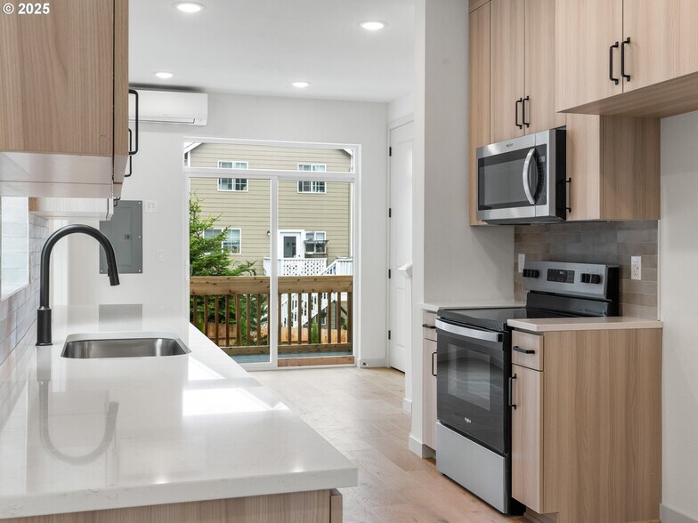 More Photos Of 305 Jetty ave, Lincoln City Multifamily For Sale