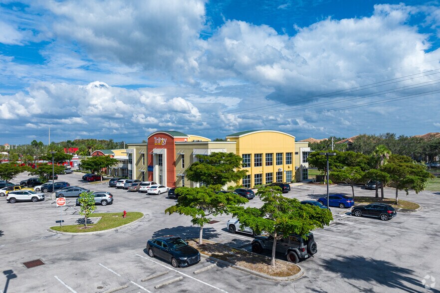 More Photos Of 13774 Plantation Rd, Fort Myers Medical For Lease