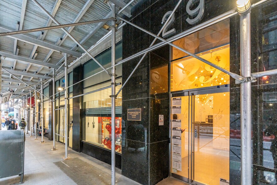 More Photos Of 29 W 38th St, New York Office For Lease
