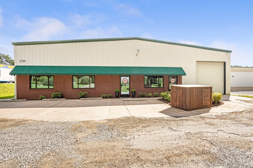More Photos Of 3795 Evans Rd, Cumming Warehouse For Lease