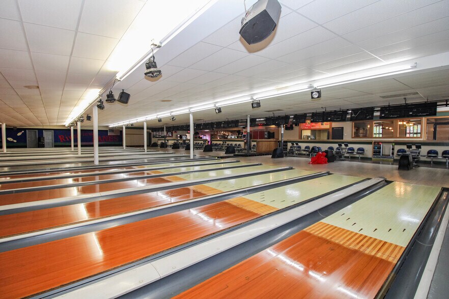 More Photos Of 125 Main St, Huron Bowling Alley For Sale