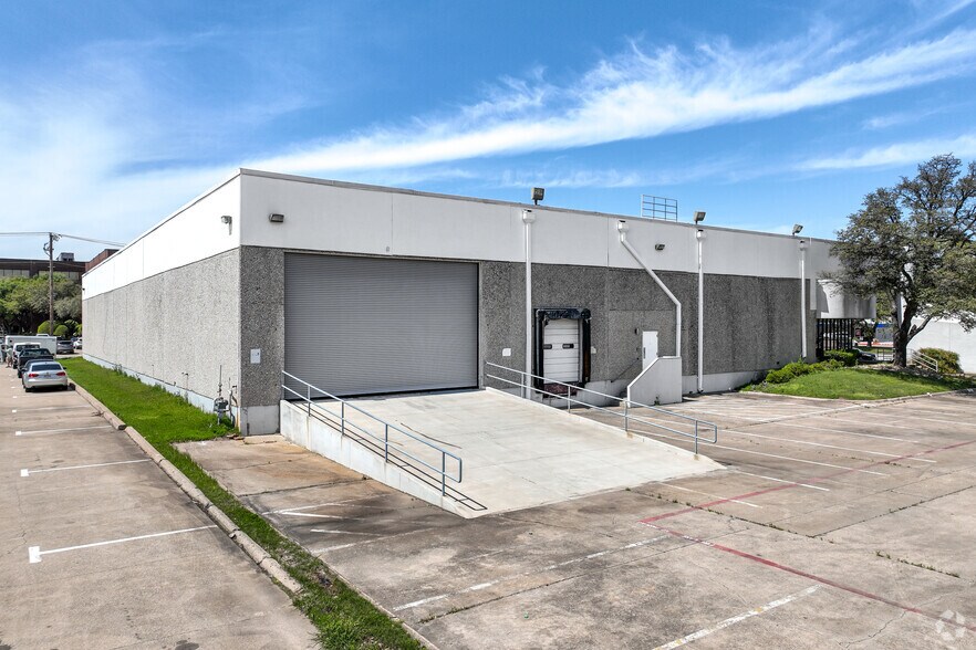 More Photos Of 734 W Carrier Pky, Grand Prairie Warehouse For Lease