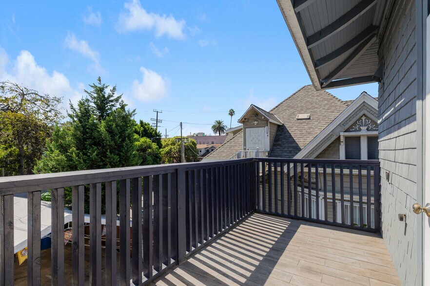 More Photos Of 1978 Bonsallo Ave, Los Angeles Apartments For Sale