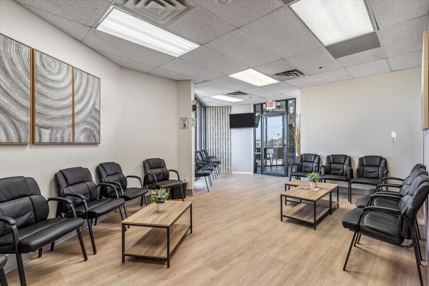 More Photos Of 4220 N 20th Ave, Phoenix Medical For Lease