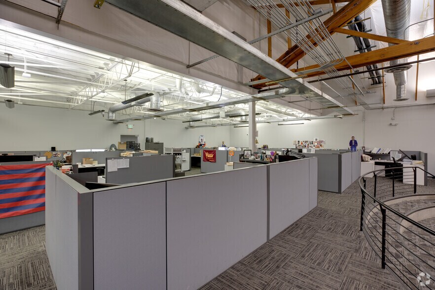 More Photos Of 4501 E McDowell Rd, Phoenix Showroom For Sale