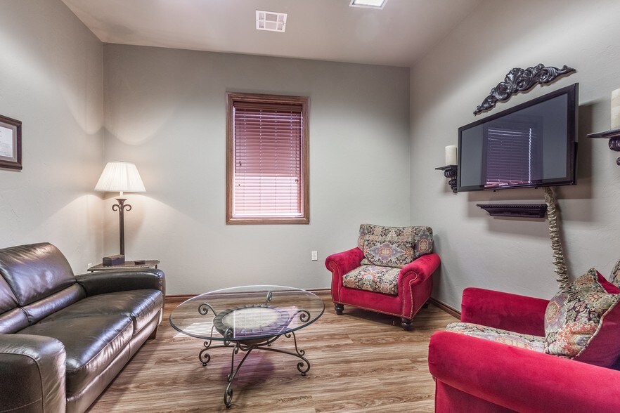 More Photos Of 2248 NW 164th St, Edmond Office For Sale