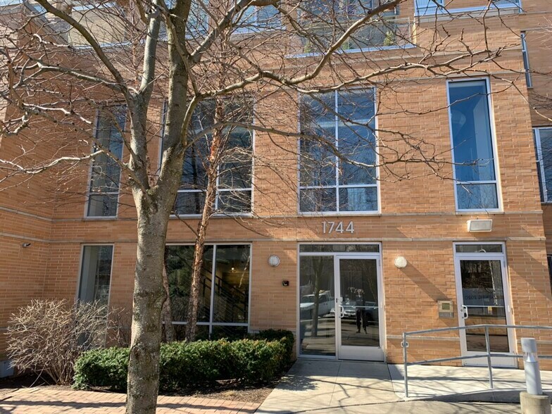 More Photos Of 1720-1740 Oak Ave, Evanston Apartments For Sale