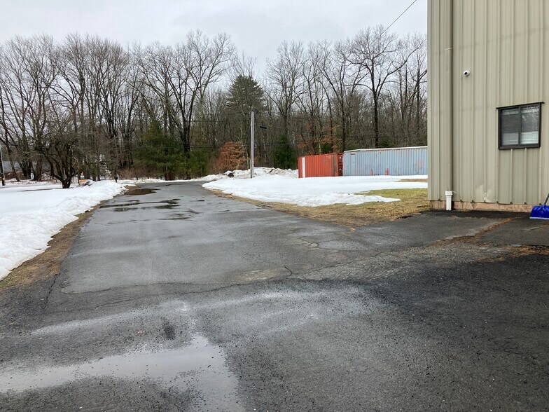More Photos Of 50 E Dudley Town Rd, Bloomfield Contractor Storage Yard For Lease