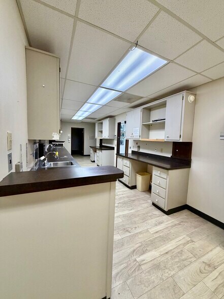 More Photos Of 906 Sixth Ave, Picayune Office For Sale