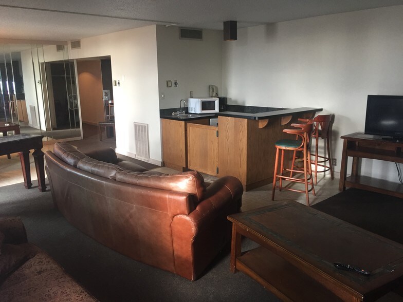 More Photos Of 2315 N Broadway, Minot Hospitality For Sale