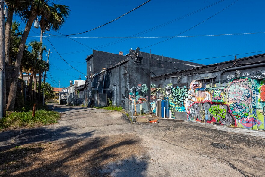 More Photos Of 310 Seabreeze Blvd, Daytona Beach Storefront For Sale