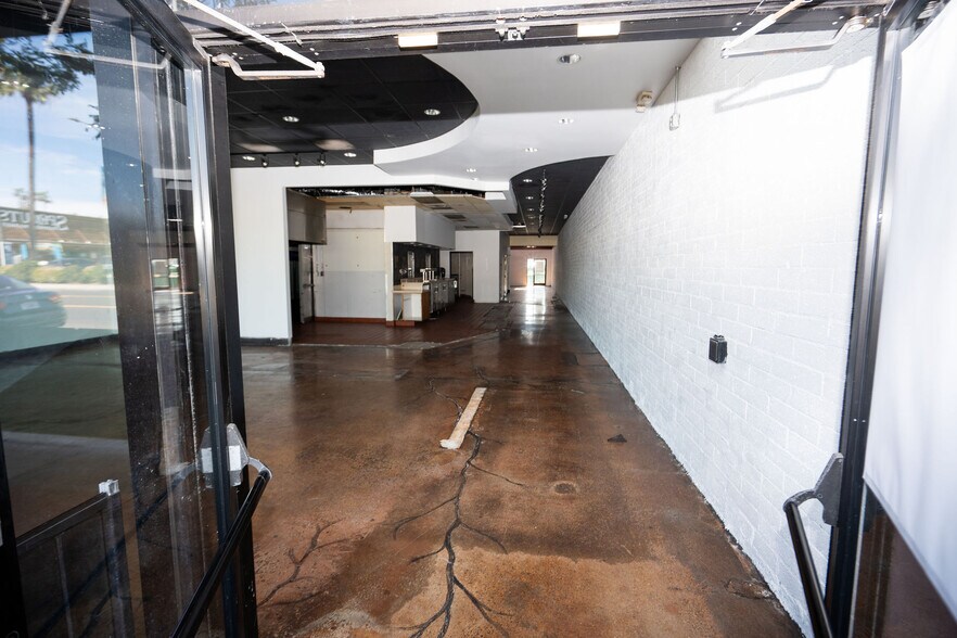 More Photos Of 1221-1231 Garnet Ave, San Diego Storefront For Lease