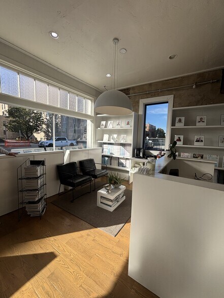 More Photos Of 1138 N Robinson Ave, Oklahoma City Office For Sale