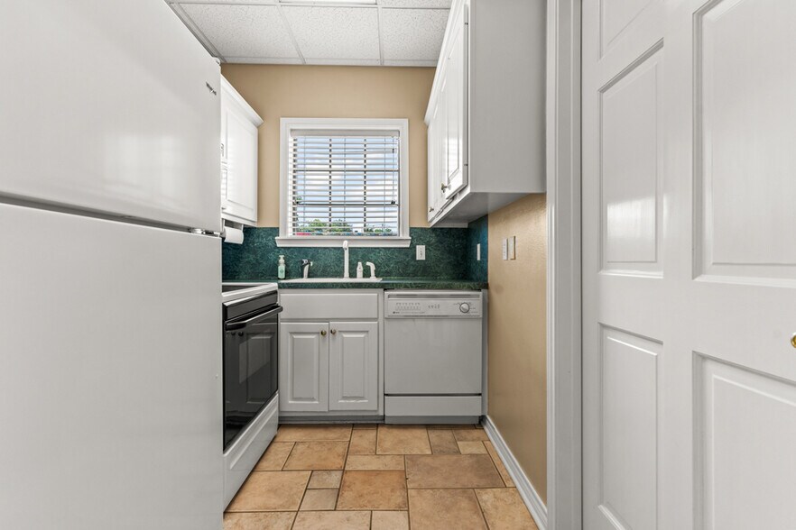 More Photos Of 112 US Highway 271 N, Gilmer Office For Lease