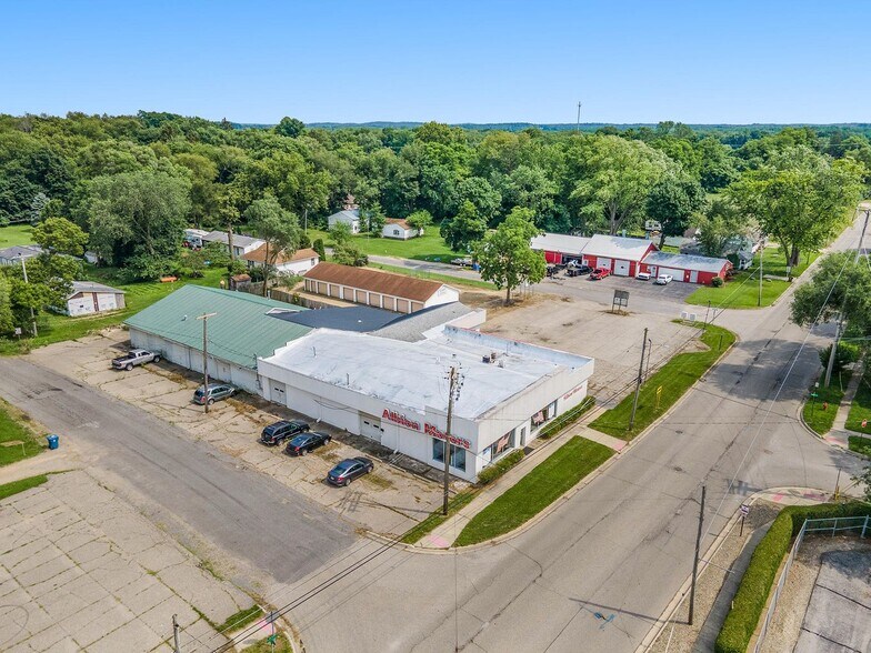 More Photos Of 600 N Clark St, Albion Auto Dealership For Sale