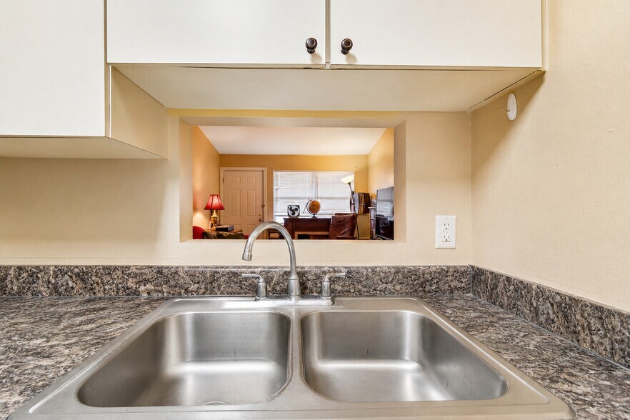More Photos Of 3132 Bloomingdale Villas Ct, Brandon Apartments For Sale