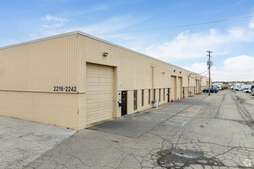 More Photos Of 2216-2276 E Fourteen Mile Rd, Warren Manufacturing For Lease