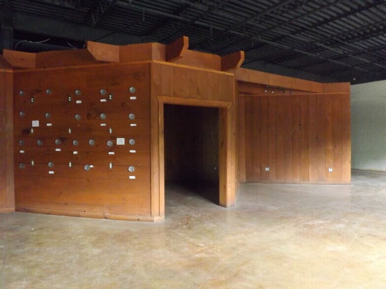 More Photos Of 700 Hepburn St, Milton Showroom For Lease