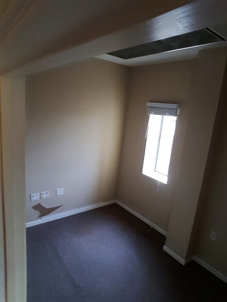 More Photos Of 1221 E 25th St, Lawrence Warehouse For Lease