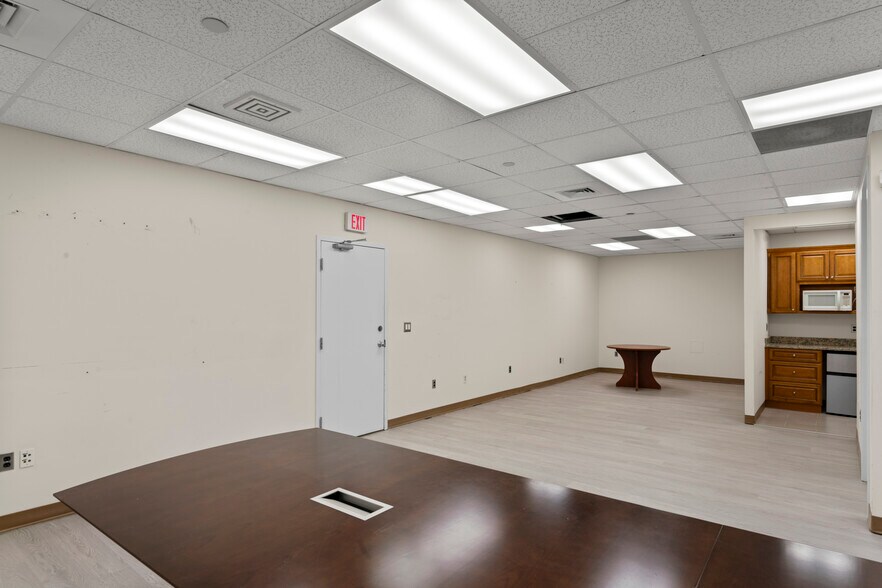 More Photos Of 14325 Willard Rd, Chantilly Office For Lease