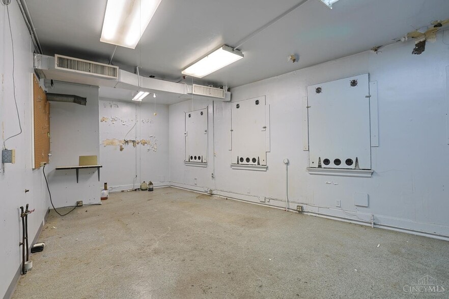 More Photos Of 2108 Central Pky, Cincinnati Loft Creative Space For Sale