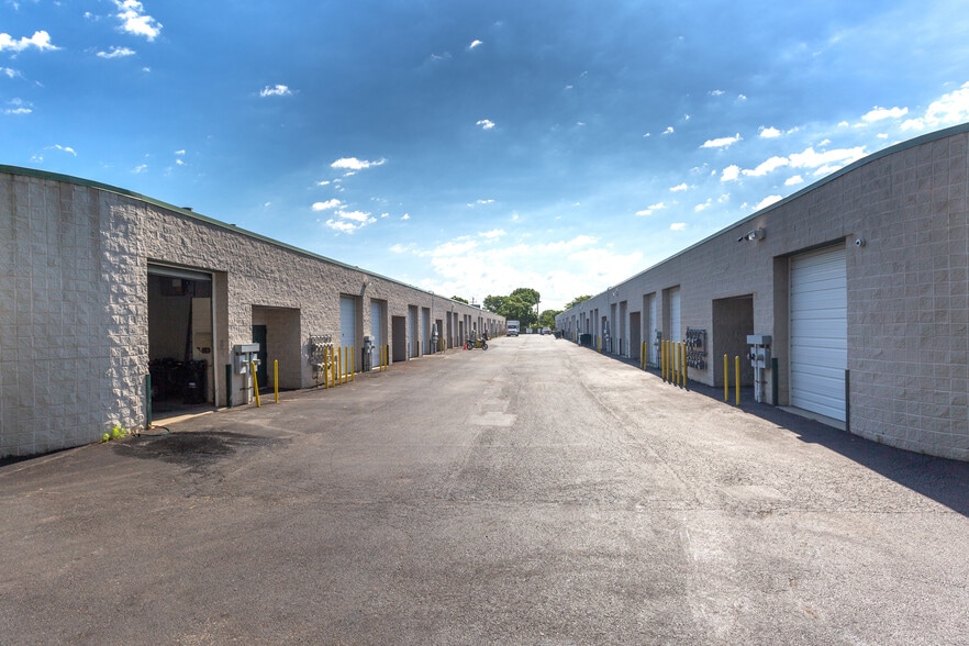 More Photos Of 850 Lincoln Ave, Bohemia Warehouse For Lease