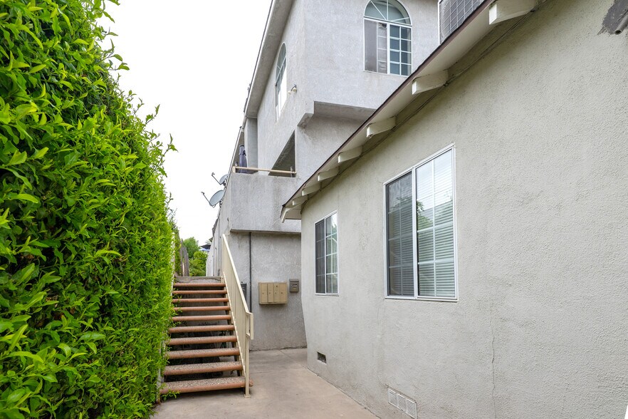 More Photos Of 6501 Woodley Ave, Lake Balboa Apartments For Sale