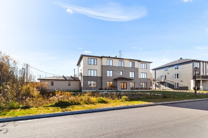 More Photos Of 13575 Rue Du Médoc, Mirabel Apartments For Sale