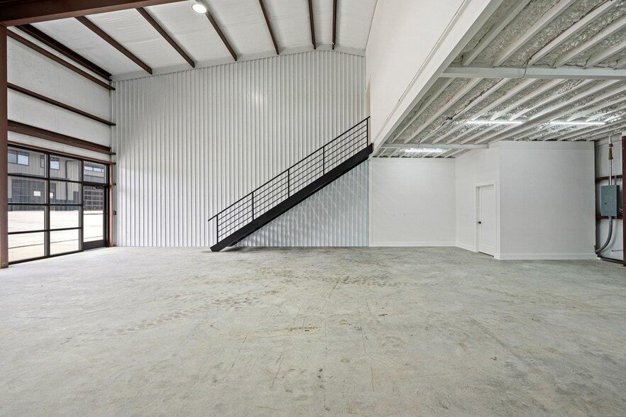 More Photos Of 451 Farrell Rd, Dripping Springs Light Distribution For Sale