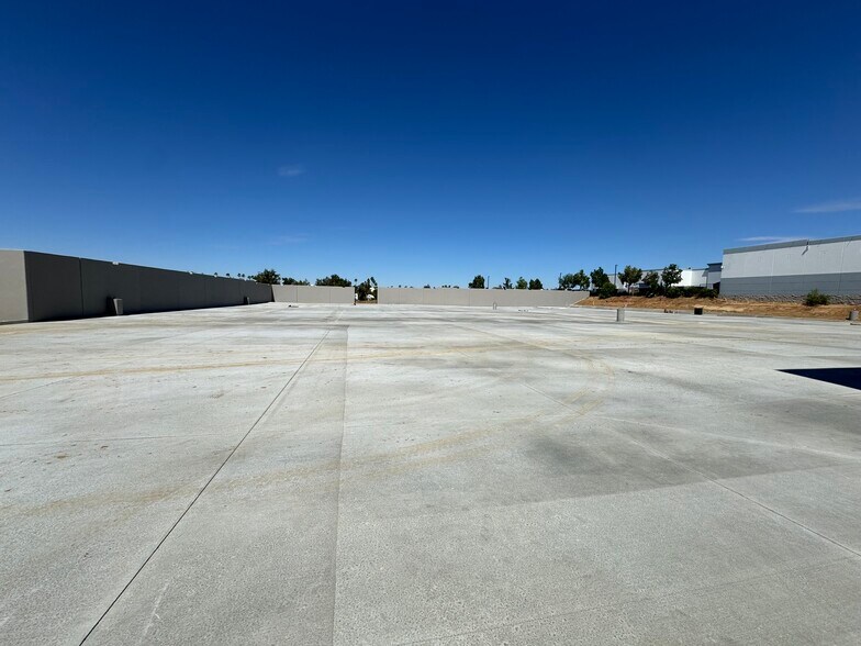More Photos Of 2610 E Alessandro Blvd, Riverside Distribution For Lease