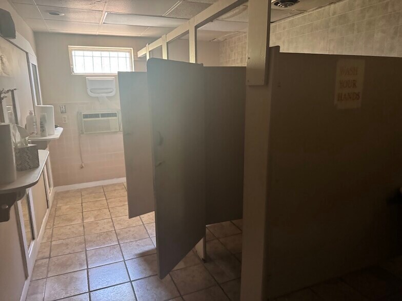 More Photos Of 534 S Beltline Blvd, Columbia Flex For Sale