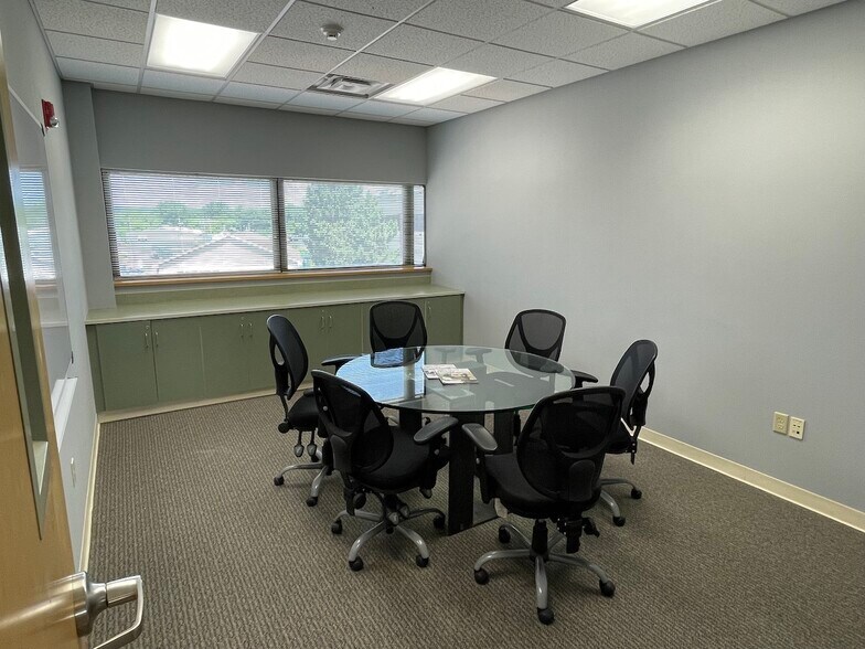 More Photos Of 1482 Erie Blvd, Schenectady Office For Lease