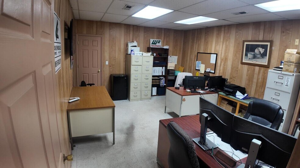 More Photos Of 2010 Edmonton Rd, Tompkinsville General Retail For Sale