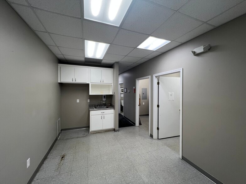 More Photos Of 810 E Craig St, Atmore Medical For Sale